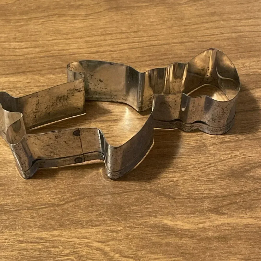 Vtg Lot Of 5 Assorted Metal Cookie Cutters Leaf, Heart, Chef And 2 Bears *RUSTIC
